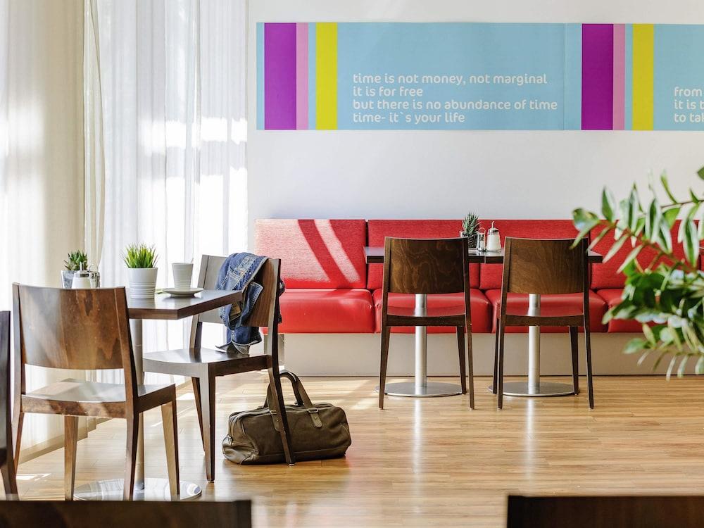 Ibis Styles Hamburg Alster City Buitenkant foto