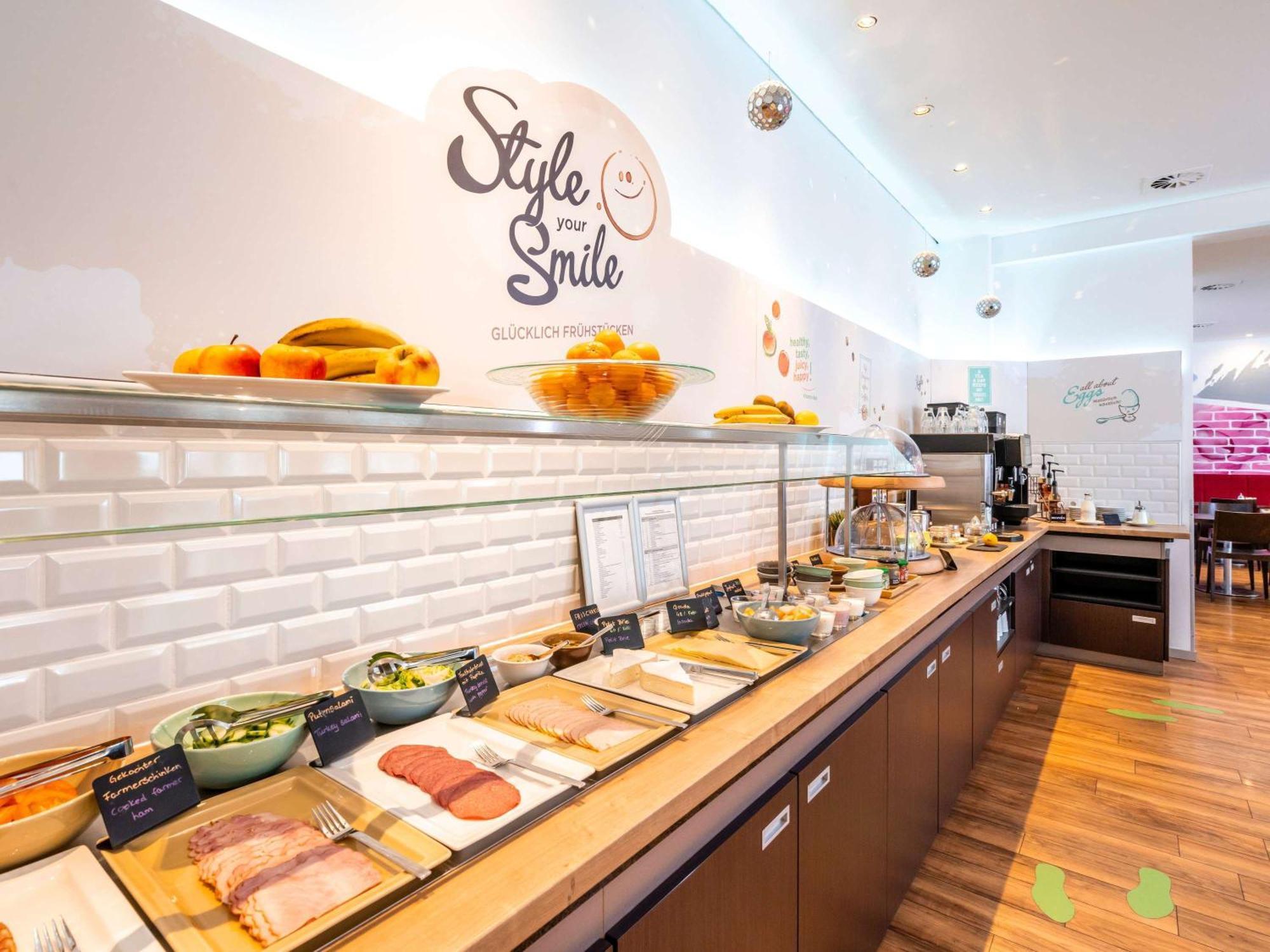 Ibis Styles Hamburg Alster City Buitenkant foto